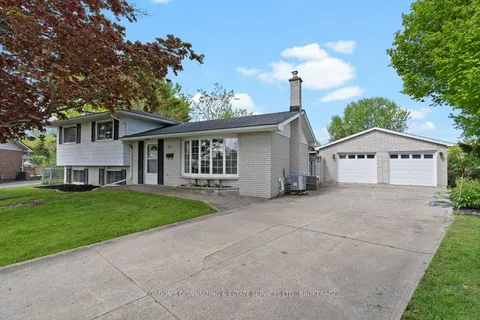 757 Louis Court, ON K7M 6E9