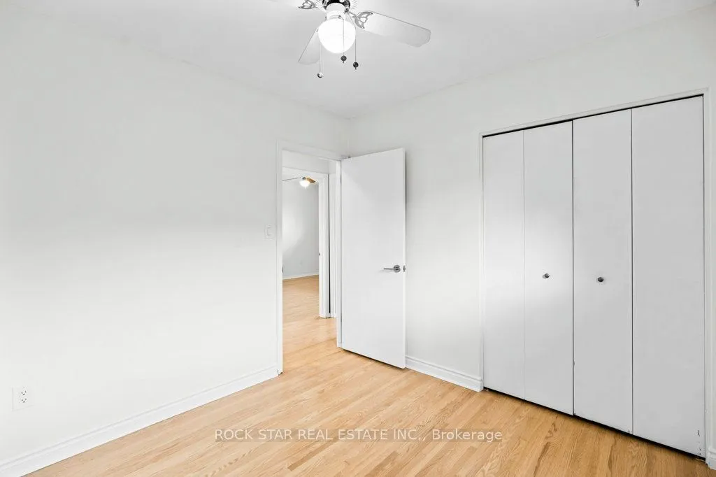 25 Greeningdon Drive, ON L9A 3A8