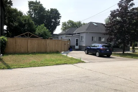 831 Beach Boulevard, ON L8H 6Z2