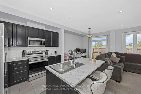 568 Prominence Way, ON K4A 5K9