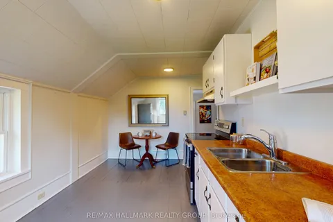 10 Wellington Street, ON K0E 1B0