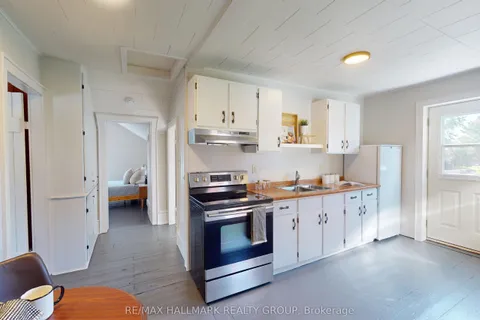 10 Wellington Street, ON K0E 1B0