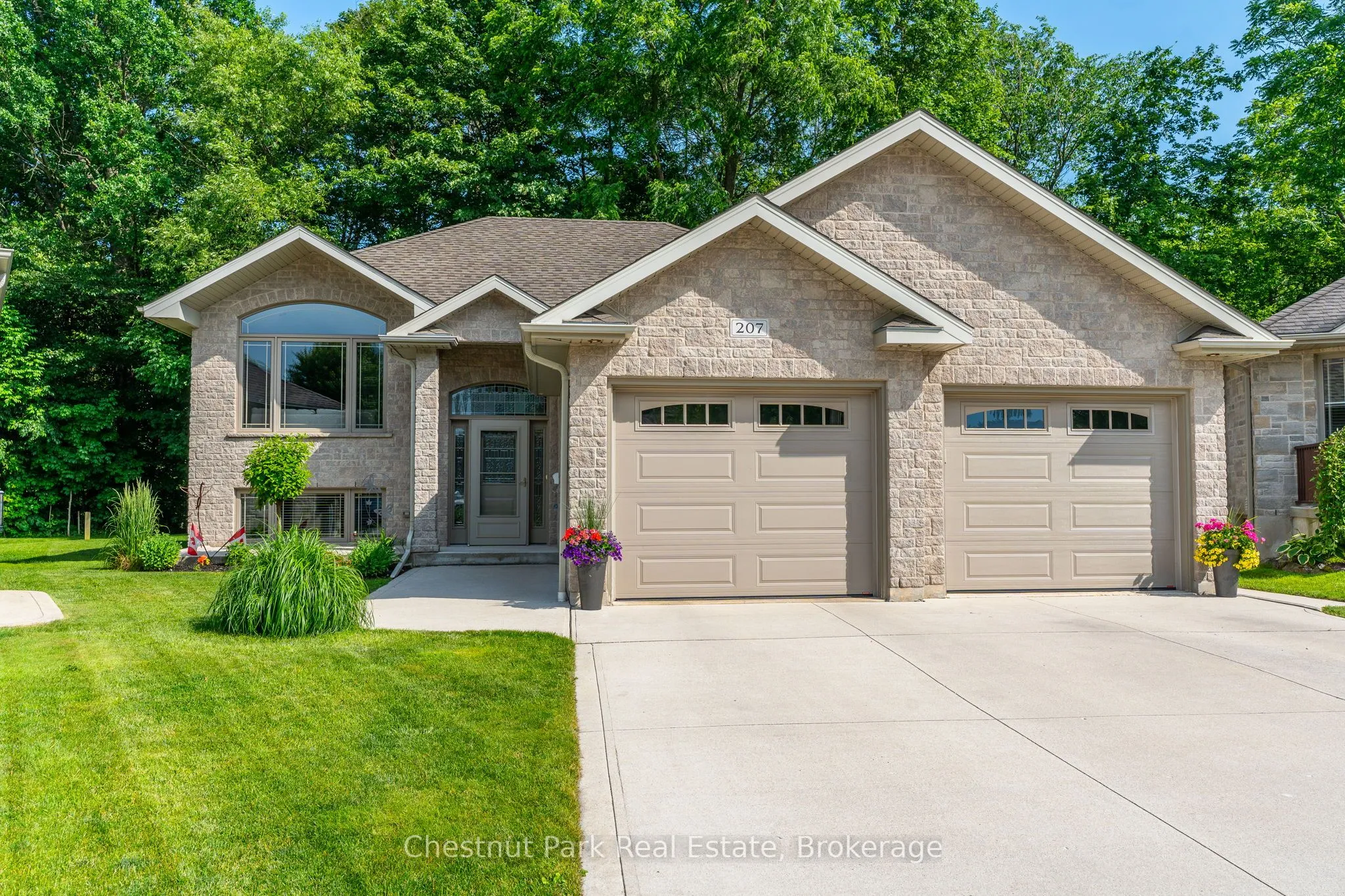 207 2nd Street, ON N4K 0A6