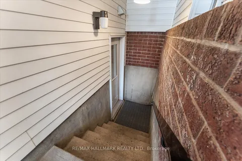 10 Woodland Drive, ON L3C 7C9