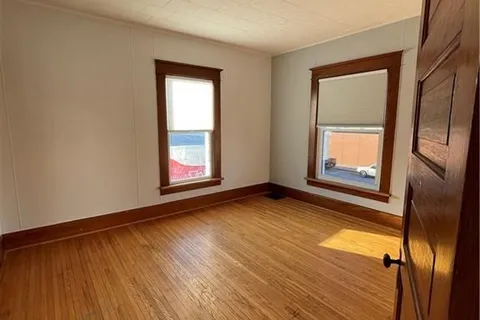 39 Norfolk Street, ON N3Y 3N6