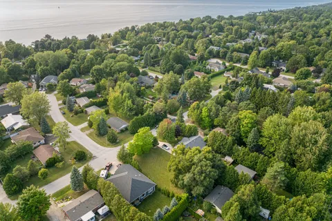 10 Hamilton Street, ON N0M 1G0