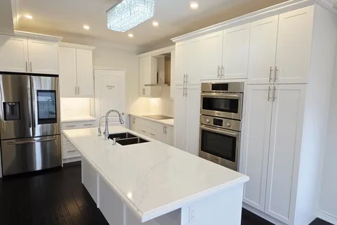 210 Palace Street, ON L2V 3P4