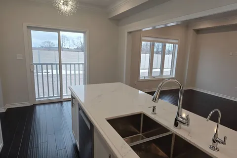 210 Palace Street, ON L2V 3P4