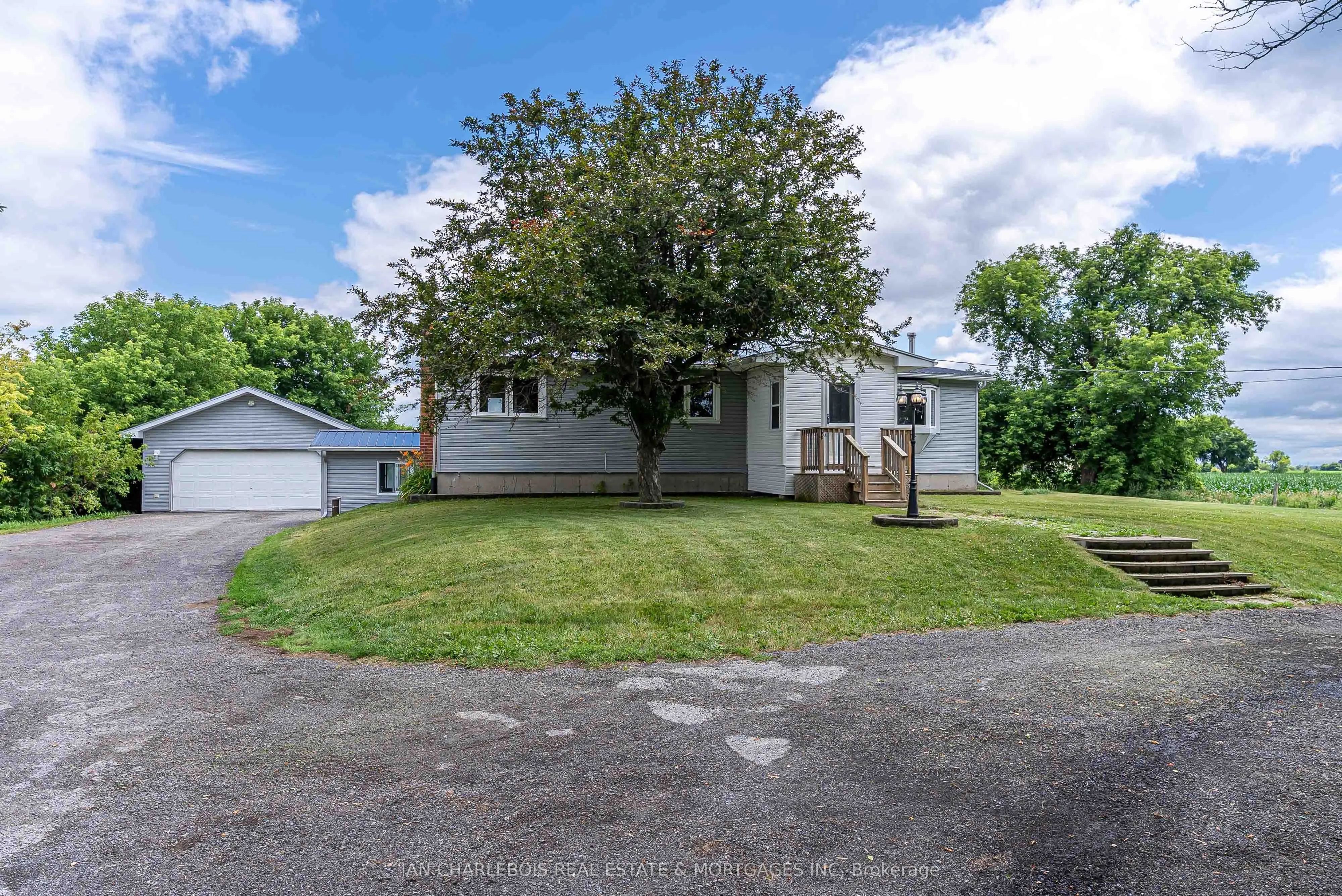 5616 Akins Road, ON K2S 1B8