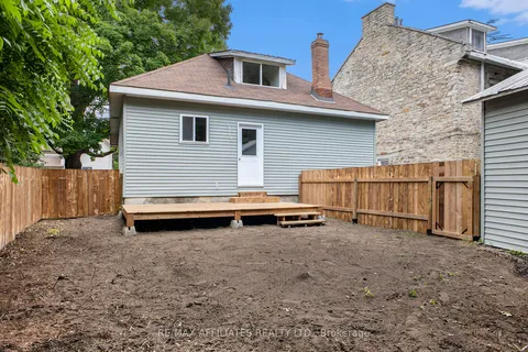 32 D'Arcy Street, ON K7H 2V2