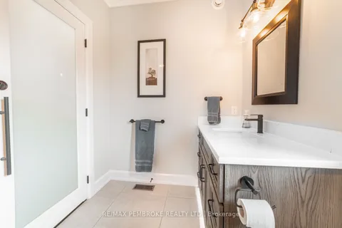 8 Drew Street, ON K8H 0G4