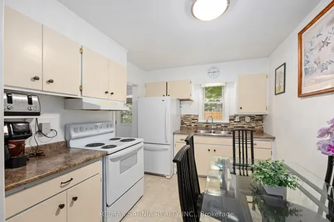 298 Lorne Avenue, ON N8A 3Z2