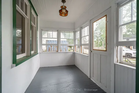 11 Queen Street, ON K0L 2W0