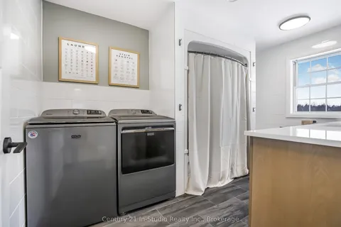 9 Maple Drive, ON N0H 1Z0