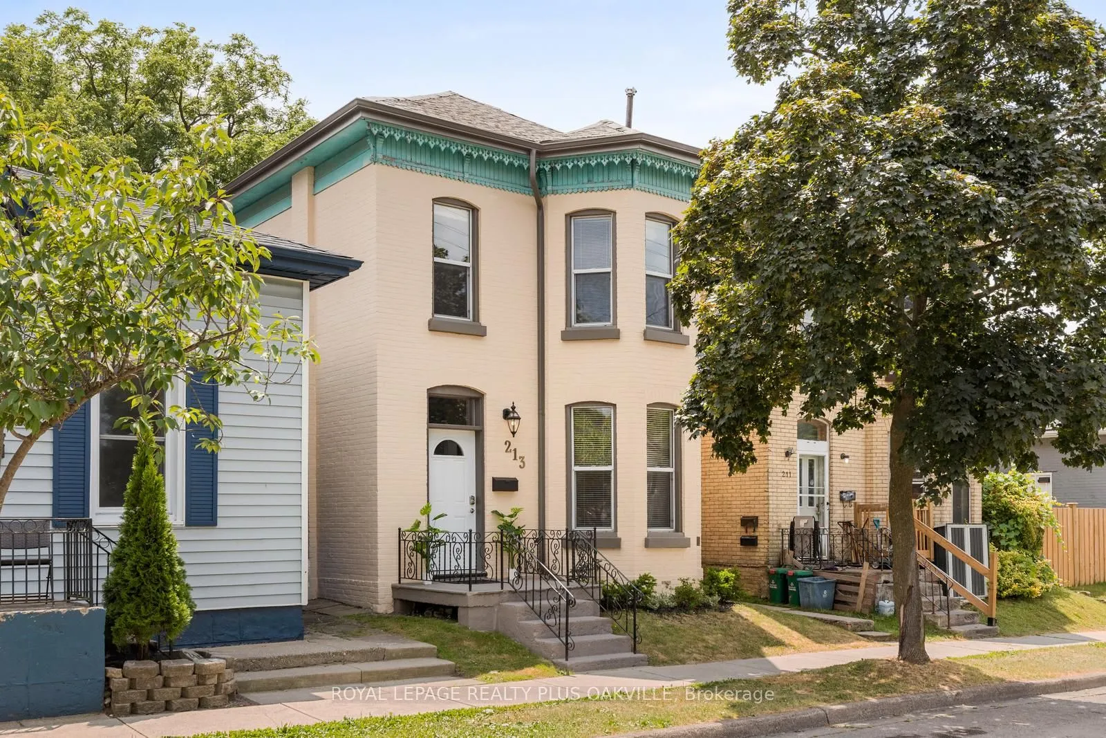 213 Darling Street, ON N3S 3X1