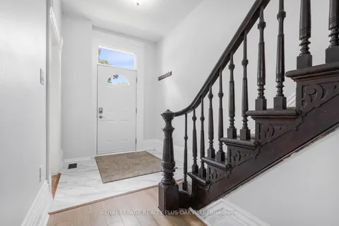 213 Darling Street, ON N3S 3X1