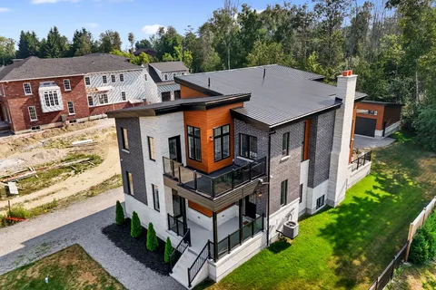 213 Suzanne Mess Boulevard, ON K9A 3L3