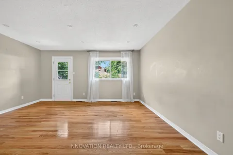 598 Seyton Drive, ON K2H 7X5