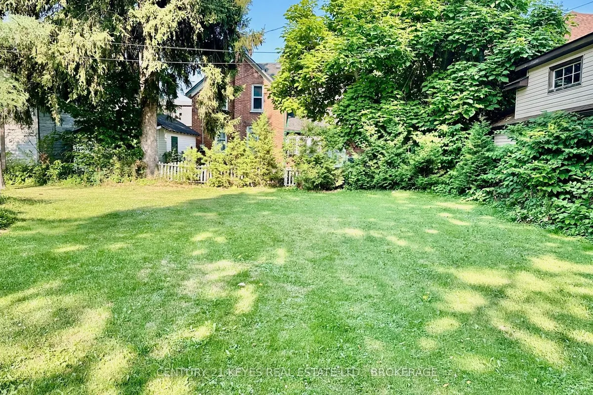 223 King Street, ON K7G 2G7