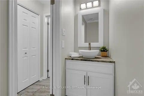 2177 LENESTER Avenue, ON K2A 4A9