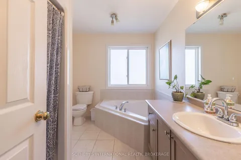 7 Honey Locust Circle, ON L2V 5E3