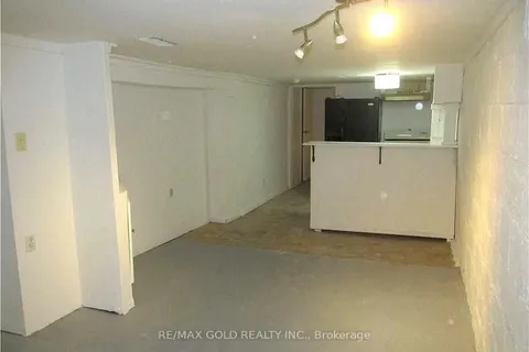 136 Robins Avenue, ON L8H 4N8