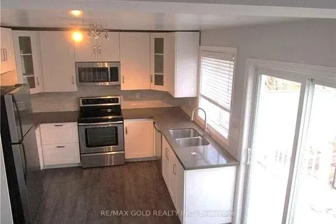 136 Robins Avenue, ON L8H 4N8