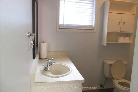 136 Robins Avenue, ON L8H 4N8