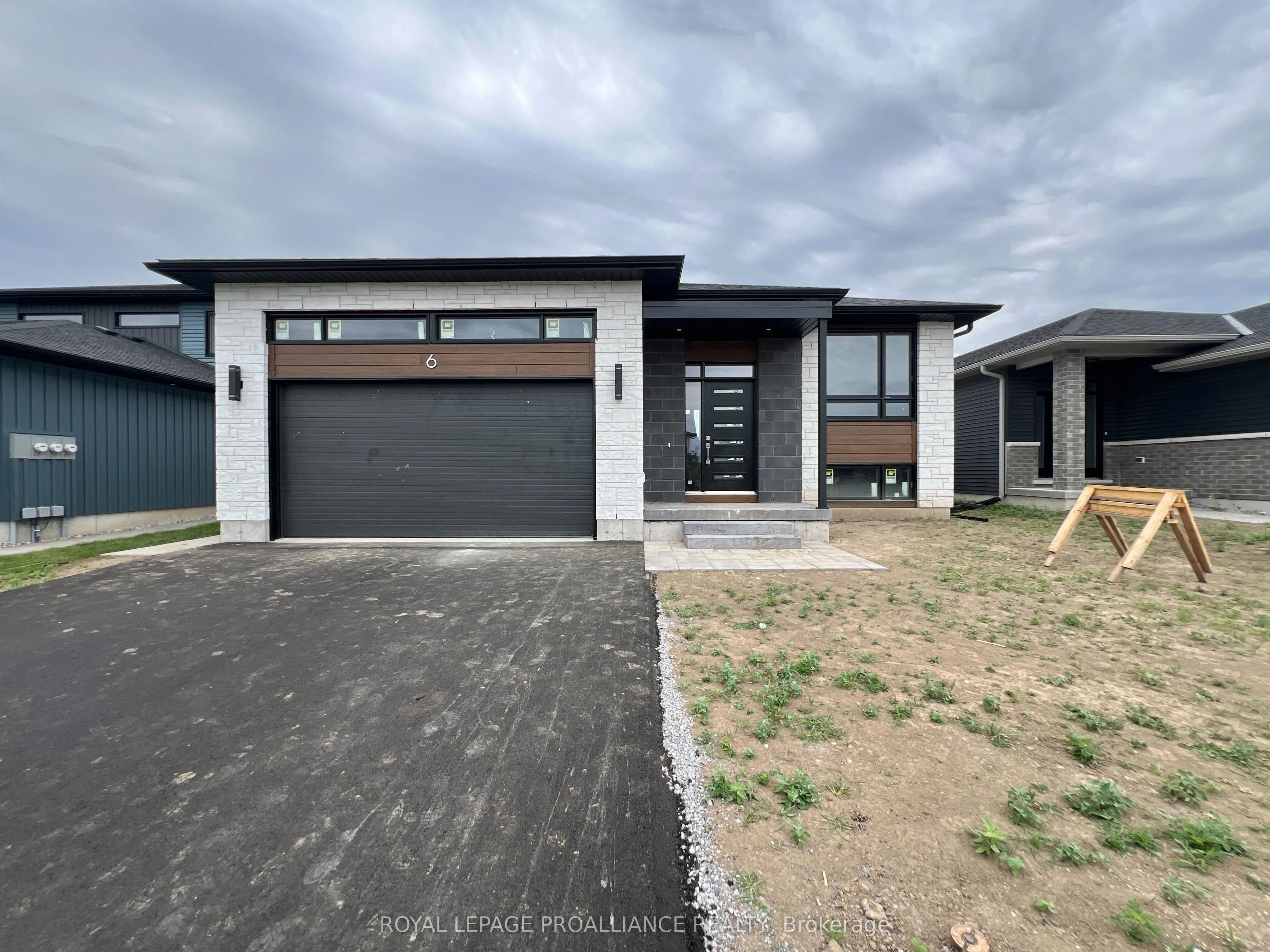 6 Horton Court, ON K8P 0H3