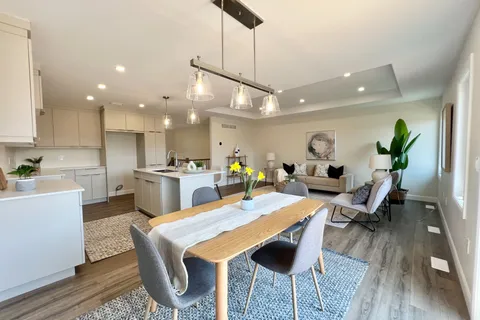 6 Horton Court, ON K8P 0H3