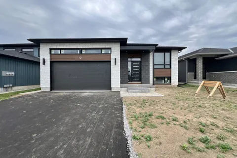 6 Horton Court, ON K8P 0H3