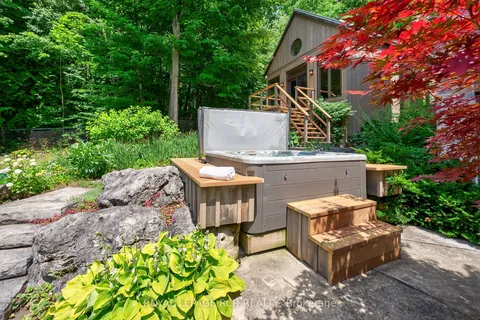 18 Mount Haven Crescent, ON L9W 5Y9