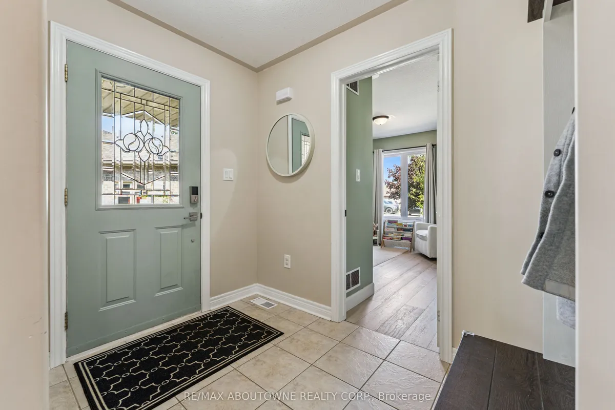 66 Bridgewater Court, ON L3C 7M6