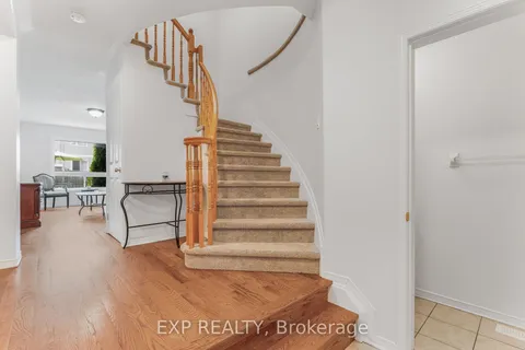 44 Tobermory Crescent, ON K2K 3M4