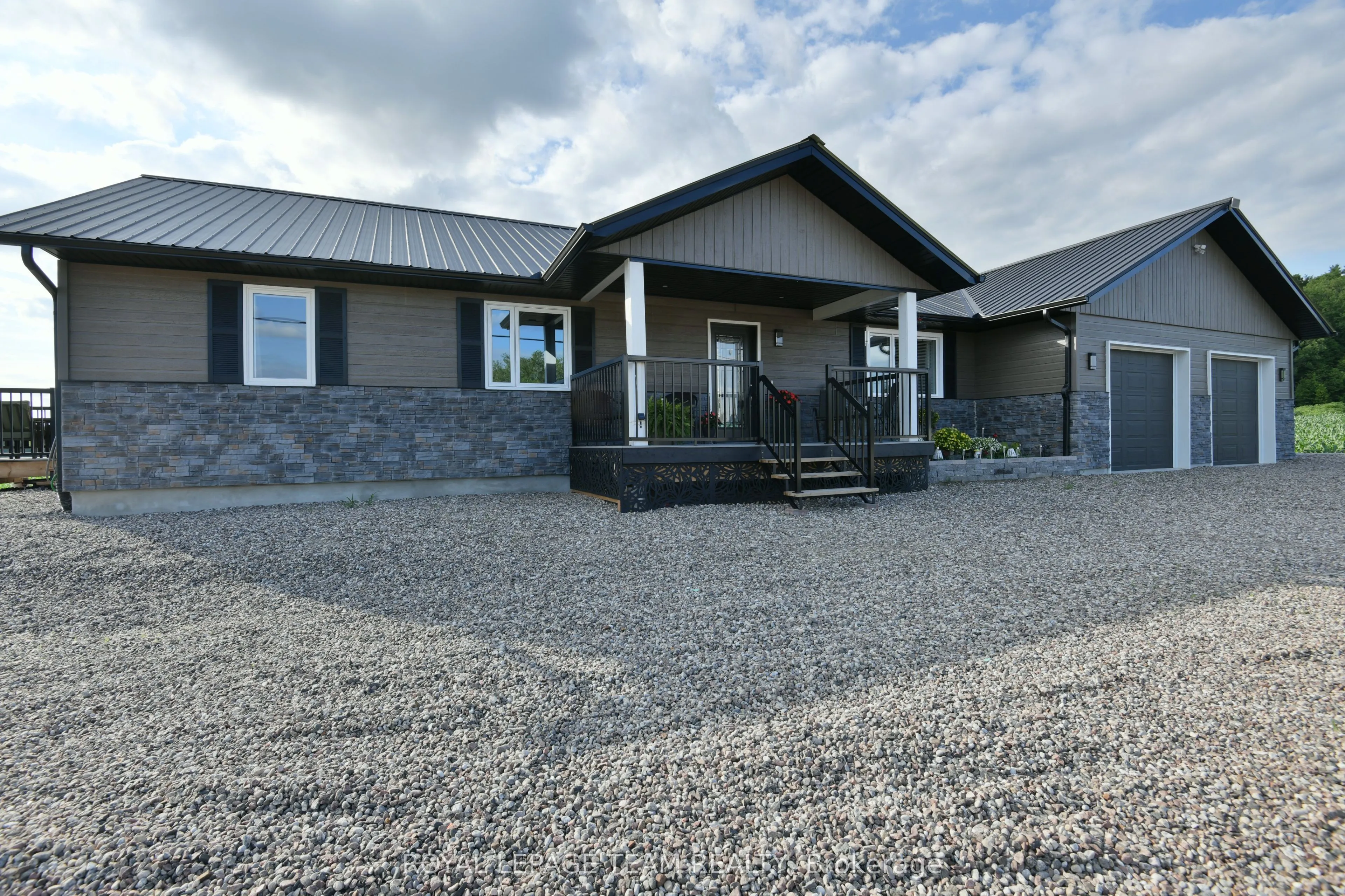 1016 Castleford Road, ON K7V 3Z8