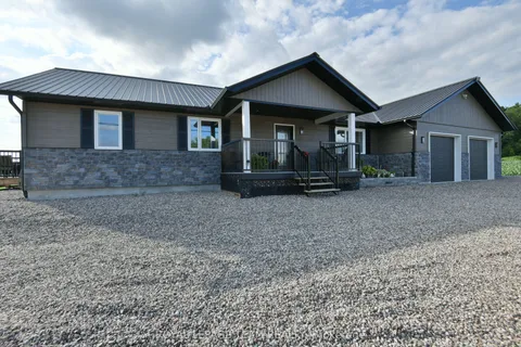 1016 Castleford Road, ON K7V 3Z8