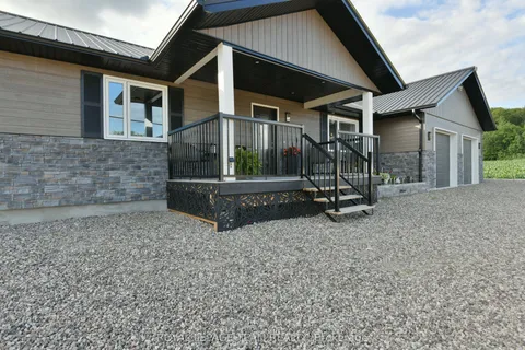 1016 Castleford Road, ON K7V 3Z8