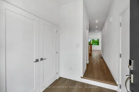 385 LIMERIDGE Road, ON L9A 5A4