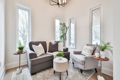 28 Lakeside Drive, ON L2M 1P4