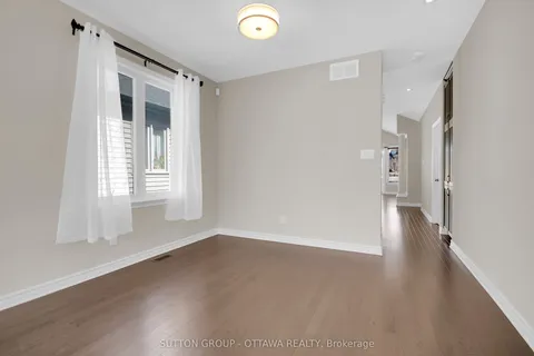 809 Carnelian Crescent, ON K1X 0A8