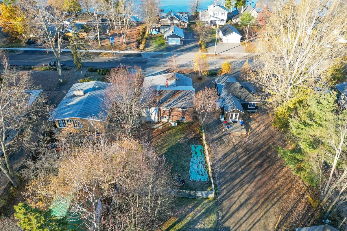 994 Premier Road, ON P1A 2H8