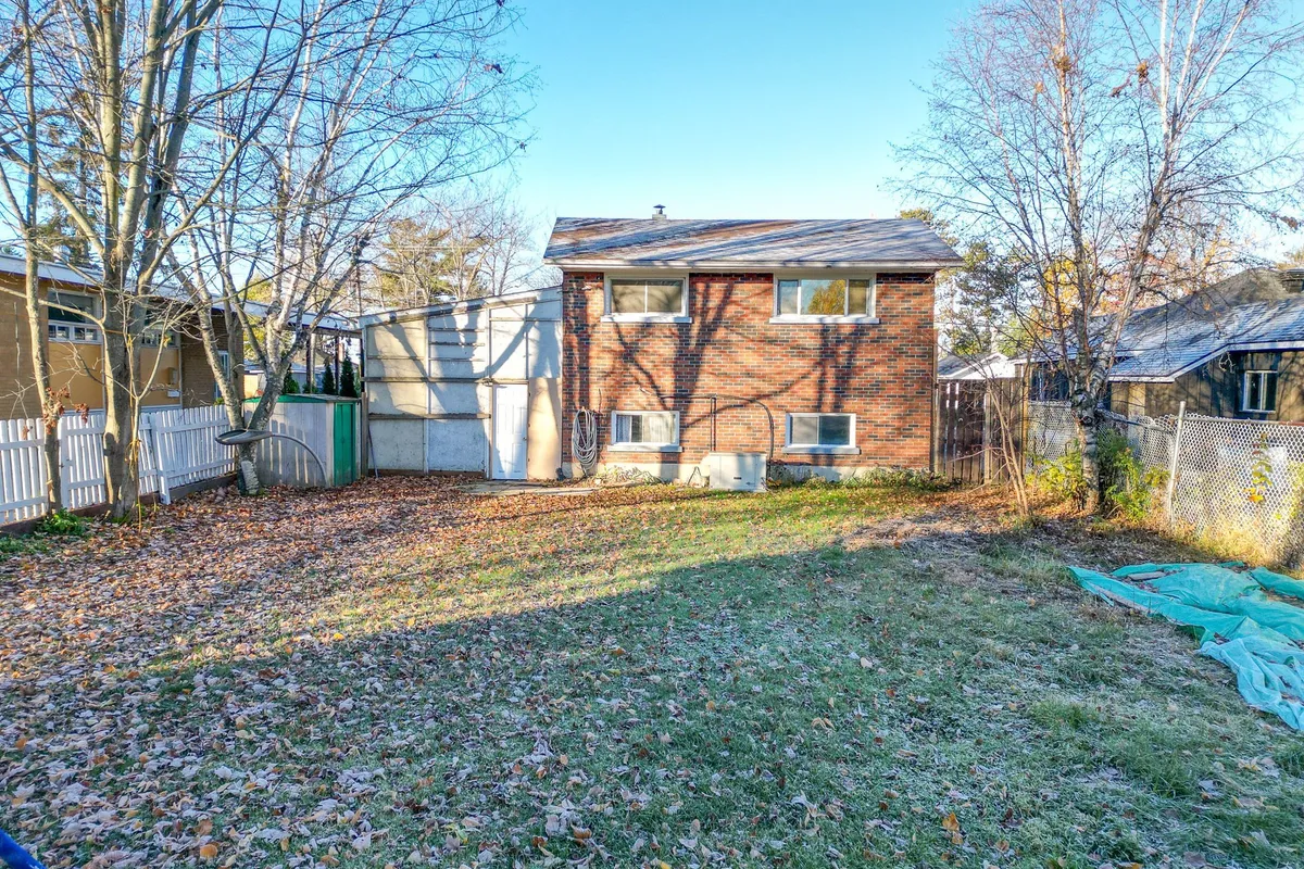 994 Premier Road, ON P1A 2H8