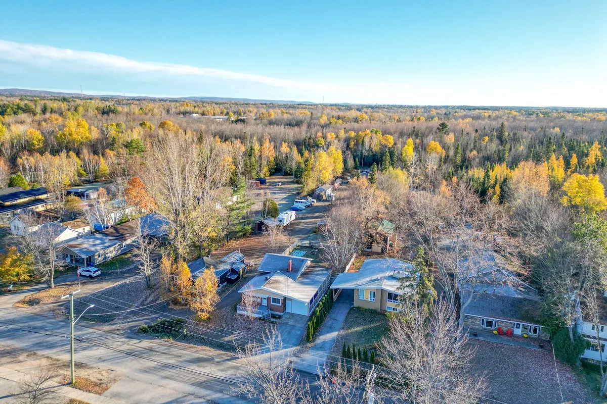 994 Premier Road, ON P1A 2H8