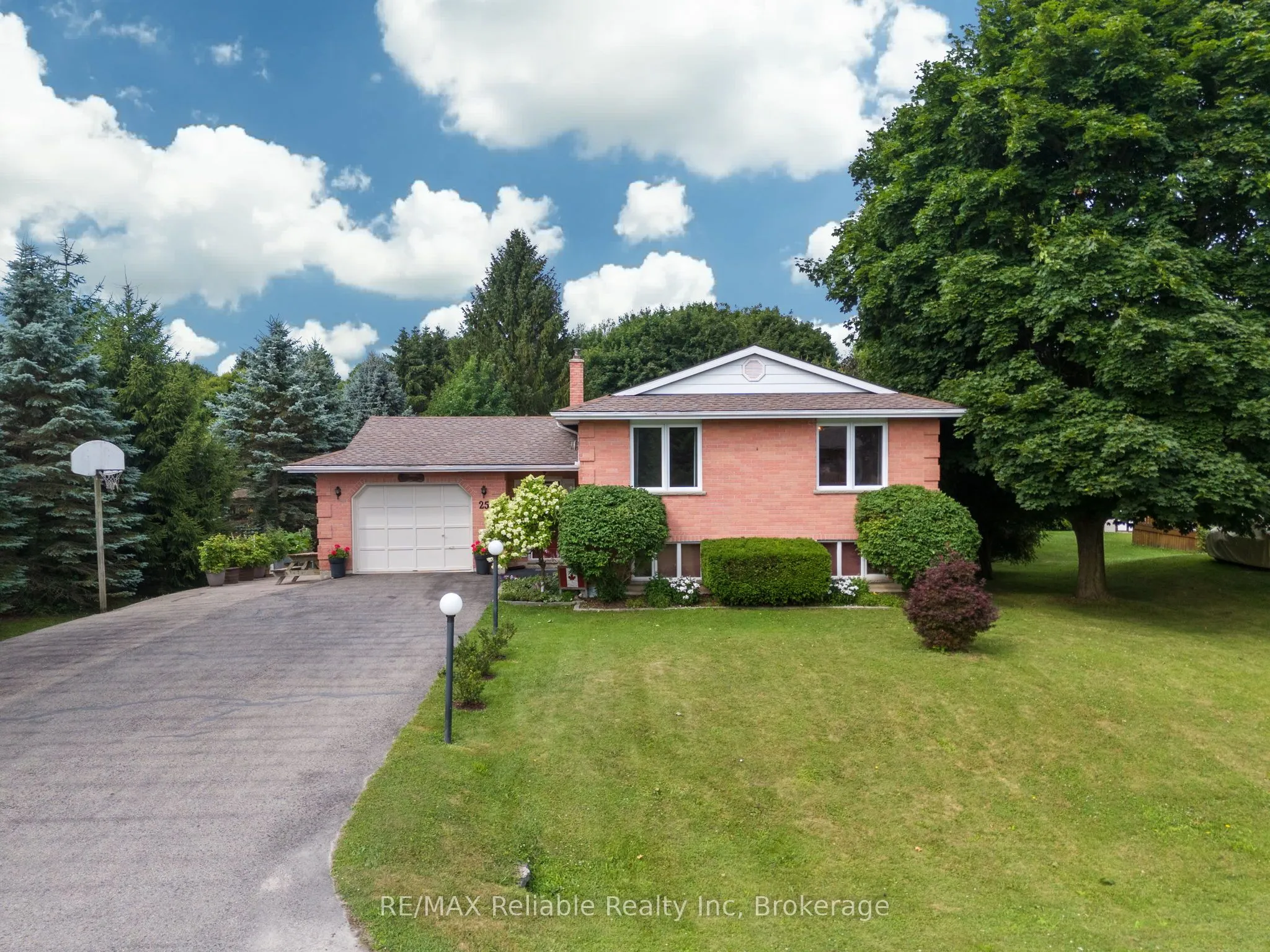 25 Jordan Drive, ON N0G 1E0