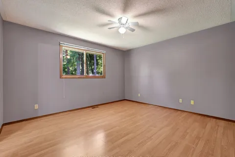 11 Glenda Street, ON N3Y 4T3