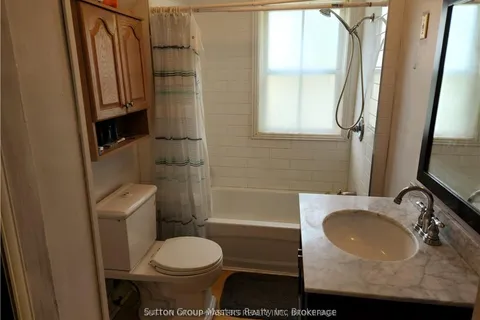 660 Stone Street, ON K7G 1Z3