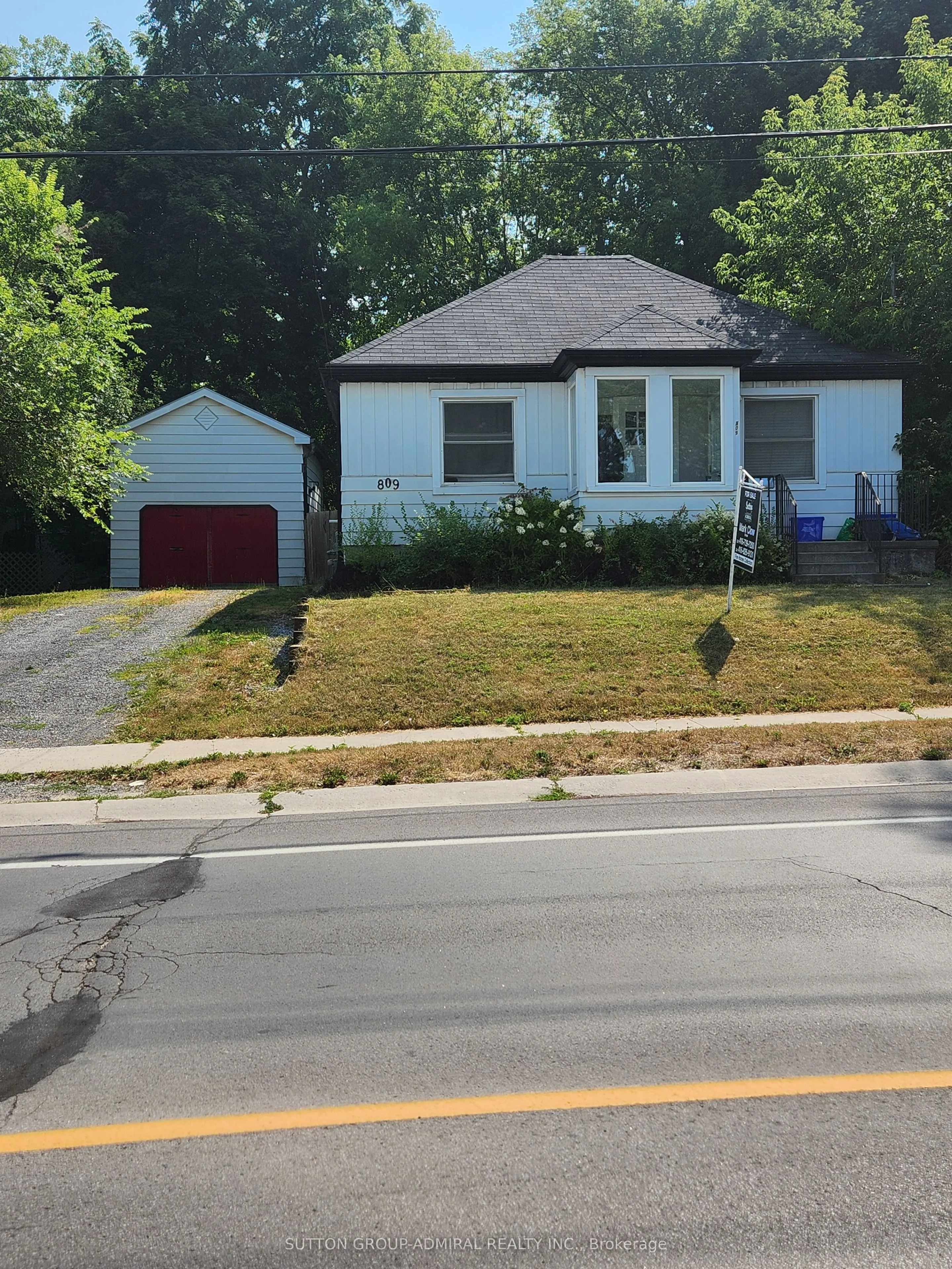 809 Portsmouth Avenue, ON K7M 1W6