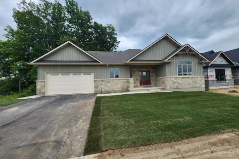 8 HILTON Lane, ON N4L 1L8