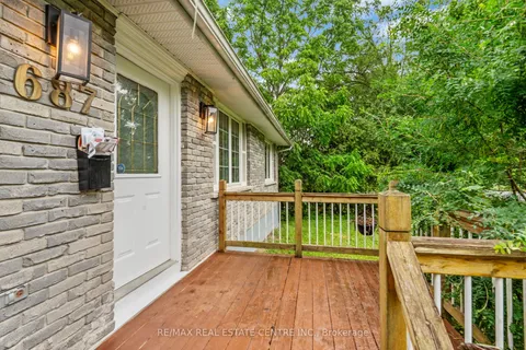 687 High Gate Park Drive, ON K7M 5Z7