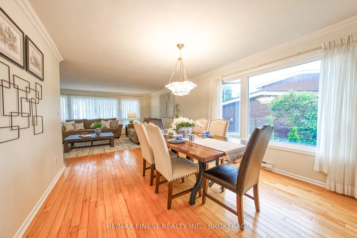 16 Pembroke Street, ON K7L 4N4